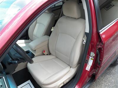 2017 Subaru Outback 2.5i Premium  AWD - Photo 8 - Mishawaka, IN 46545
