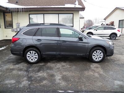 2019 Subaru Outback 2.5i Premium  AWD - Photo 2 - Mishawaka, IN 46545