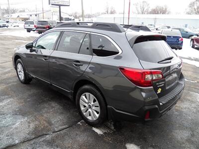 2019 Subaru Outback 2.5i Premium  AWD - Photo 4 - Mishawaka, IN 46545