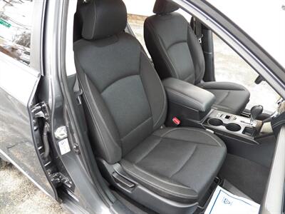 2019 Subaru Outback 2.5i Premium  AWD - Photo 12 - Mishawaka, IN 46545