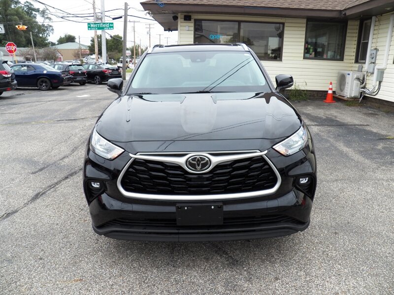 2020 Toyota Highlander XLE AWD - Photo 6 - Mishawaka, IN 46545