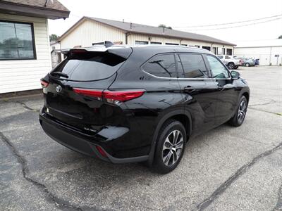 2020 Toyota Highlander XLE AWD - Photo 4 - Mishawaka, IN 46545