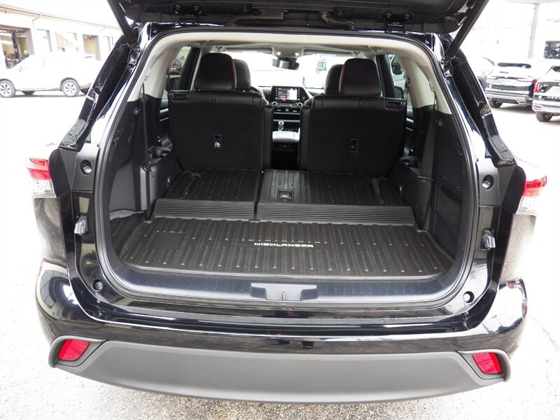 2020 Toyota Highlander XLE AWD - Photo 13 - Mishawaka, IN 46545