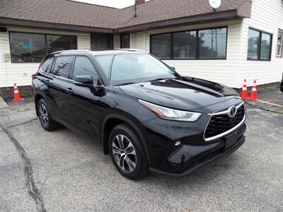 2020 Toyota Highlander XLE AWD - Photo 2 - Mishawaka, IN 46545