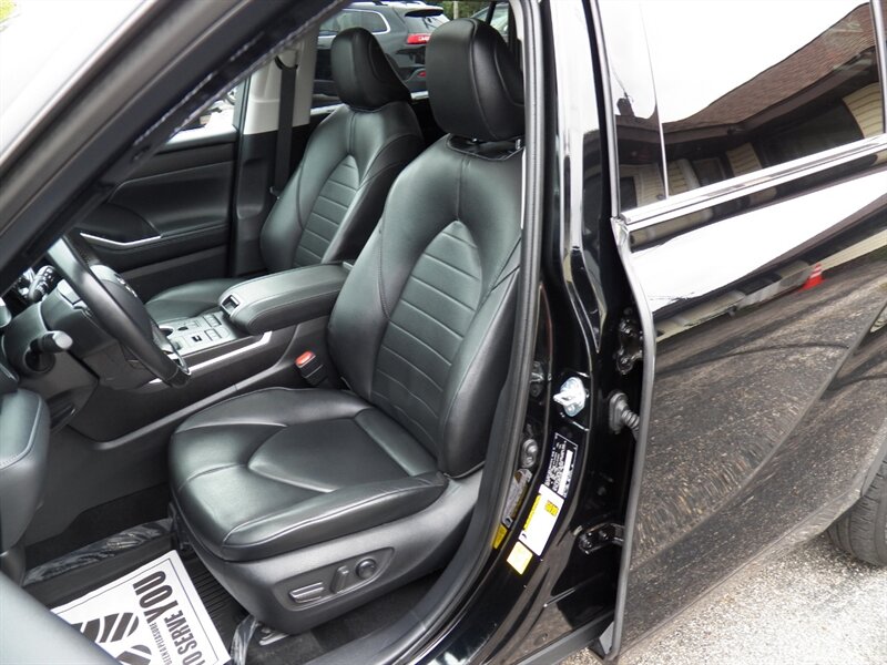 2020 Toyota Highlander XLE AWD - Photo 8 - Mishawaka, IN 46545