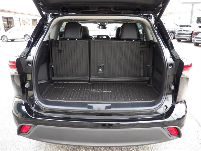 2020 Toyota Highlander XLE AWD - Photo 12 - Mishawaka, IN 46545