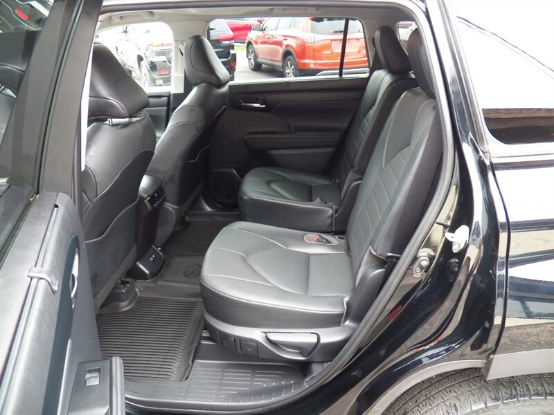 2020 Toyota Highlander XLE AWD - Photo 10 - Mishawaka, IN 46545