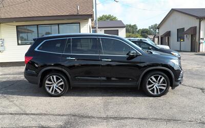 2017 Honda Pilot Elite  AWD - Photo 2 - Mishawaka, IN 46545