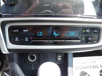 2017 Toyota Corolla LE - Photo 18 - Mishawaka, IN 46545