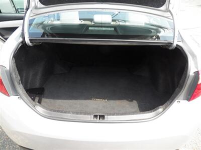 2017 Toyota Corolla LE - Photo 9 - Mishawaka, IN 46545