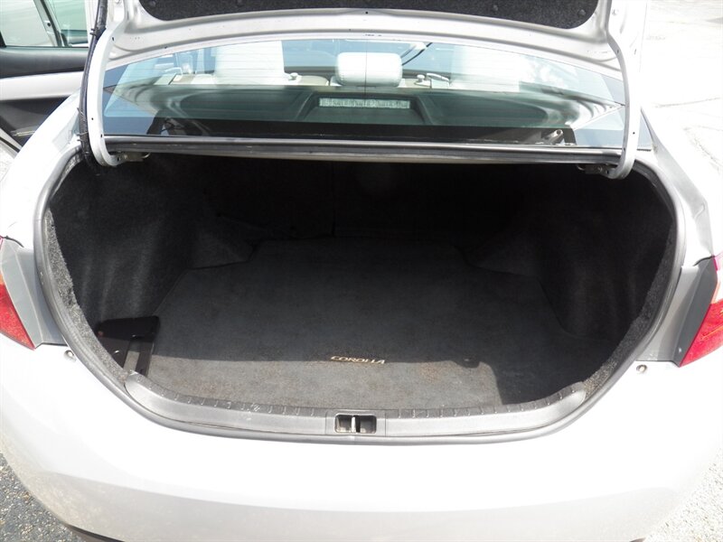 2017 Toyota Corolla LE - Photo 9 - Mishawaka, IN 46545