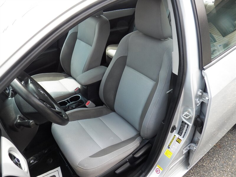 2017 Toyota Corolla LE - Photo 7 - Mishawaka, IN 46545