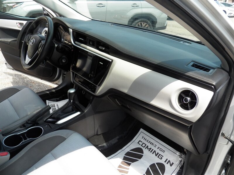 2017 Toyota Corolla LE - Photo 12 - Mishawaka, IN 46545