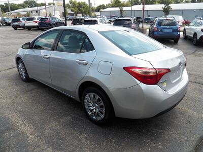 2017 Toyota Corolla LE - Photo 2 - Mishawaka, IN 46545
