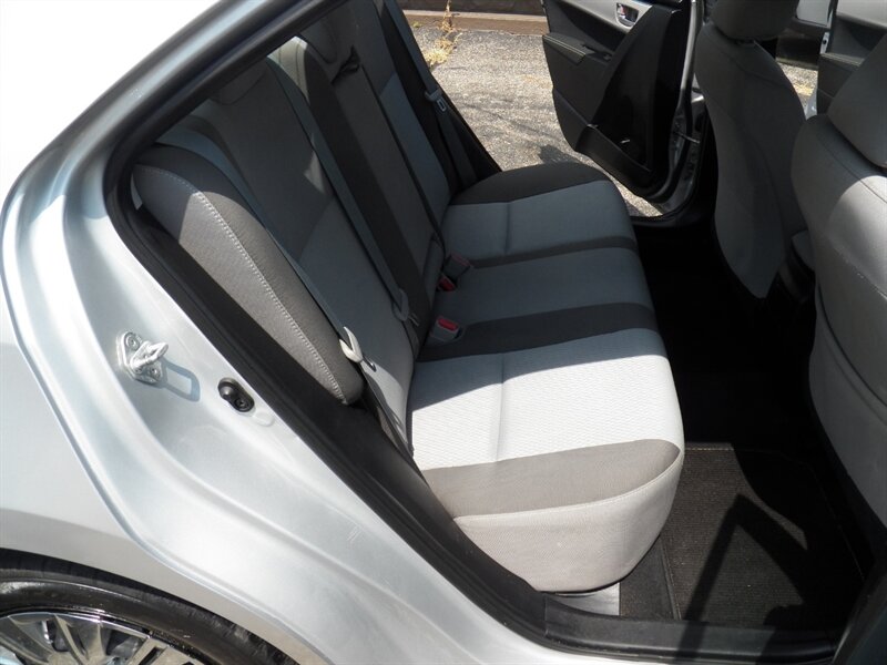 2017 Toyota Corolla LE - Photo 10 - Mishawaka, IN 46545