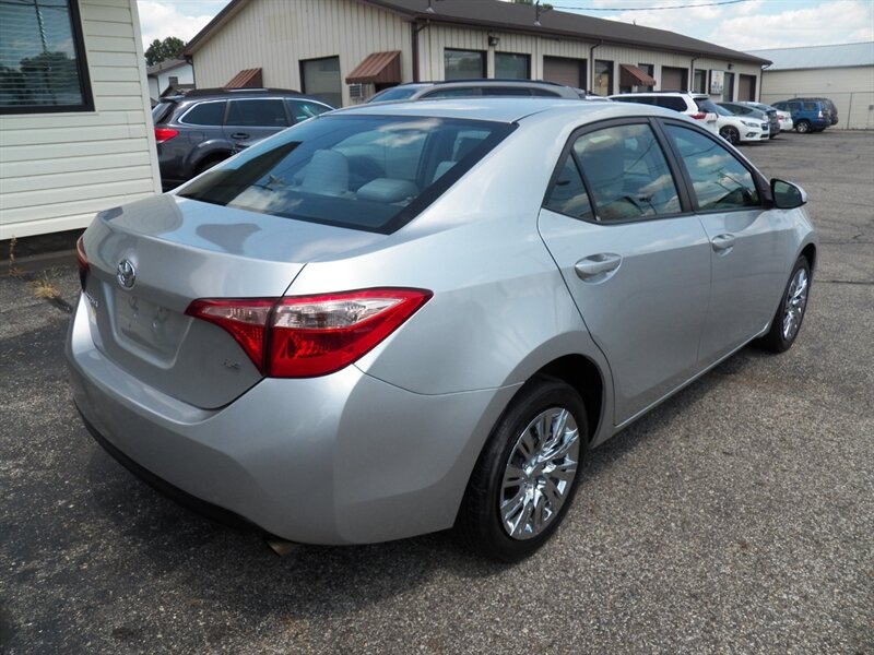 2017 Toyota Corolla LE - Photo 3 - Mishawaka, IN 46545