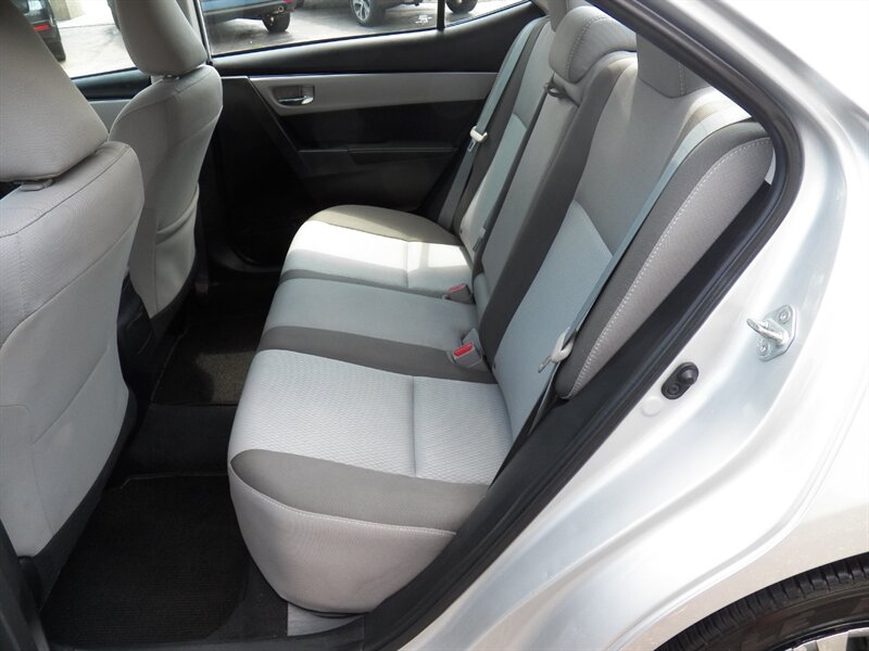 2017 Toyota Corolla LE - Photo 8 - Mishawaka, IN 46545