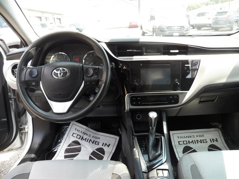 2017 Toyota Corolla LE - Photo 13 - Mishawaka, IN 46545