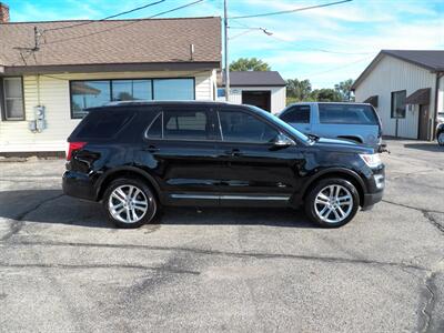 2017 Ford Explorer XLT  AWD - Photo 2 - Mishawaka, IN 46545