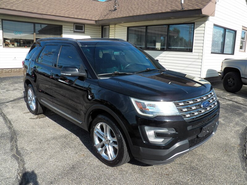 2017 Ford Explorer XLT  AWD