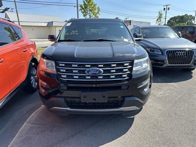 2017 Ford Explorer XLT  AWD - Photo 2 - Mishawaka, IN 46545