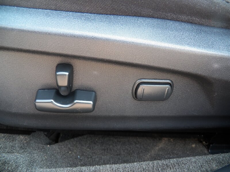 2012 Subaru Outback 2.5i Premium AWD - Photo 8 - Mishawaka, IN 46545