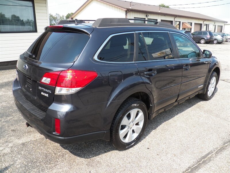 2012 Subaru Outback 2.5i Premium AWD - Photo 5 - Mishawaka, IN 46545