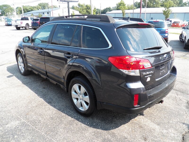 2012 Subaru Outback 2.5i Premium AWD - Photo 4 - Mishawaka, IN 46545