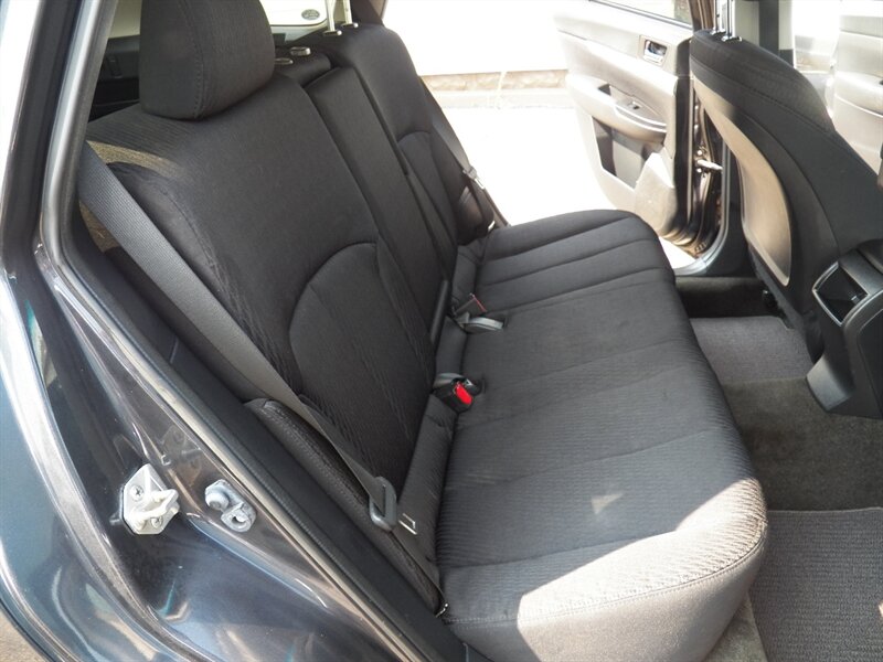 2012 Subaru Outback 2.5i Premium AWD - Photo 11 - Mishawaka, IN 46545