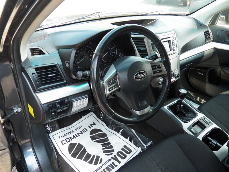 2012 Subaru Outback 2.5i Premium AWD - Photo 6 - Mishawaka, IN 46545