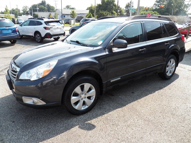 2012 Subaru Outback 2.5i Premium AWD - Photo 3 - Mishawaka, IN 46545