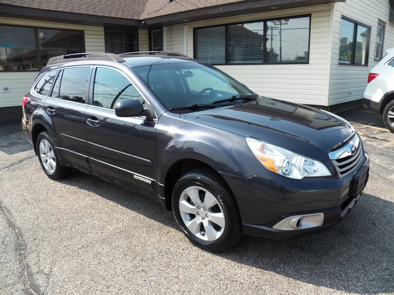 2012 Subaru Outback 2.5i Premium AWD - Photo 2 - Mishawaka, IN 46545