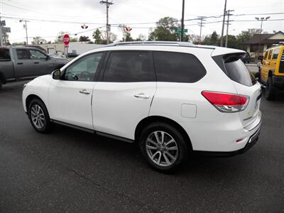 2013 Nissan Pathfinder SV  4x4 - Photo 2 - Mishawaka, IN 46545