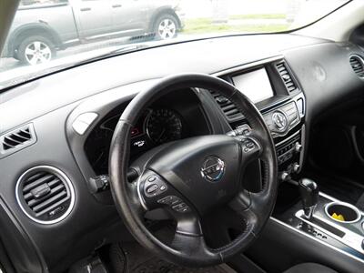 2013 Nissan Pathfinder SV  4x4 - Photo 4 - Mishawaka, IN 46545