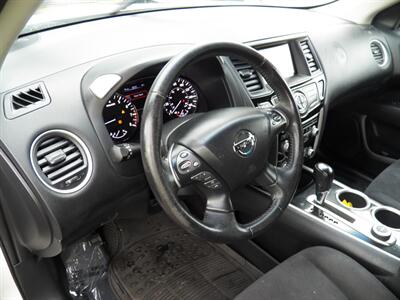 2013 Nissan Pathfinder SV  4x4 - Photo 16 - Mishawaka, IN 46545