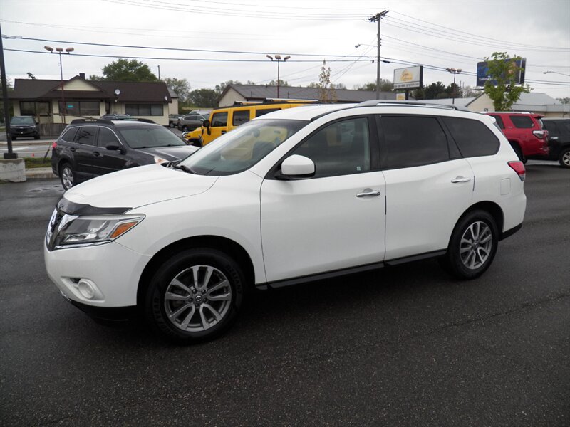 2013 Nissan Pathfinder SV  4x4