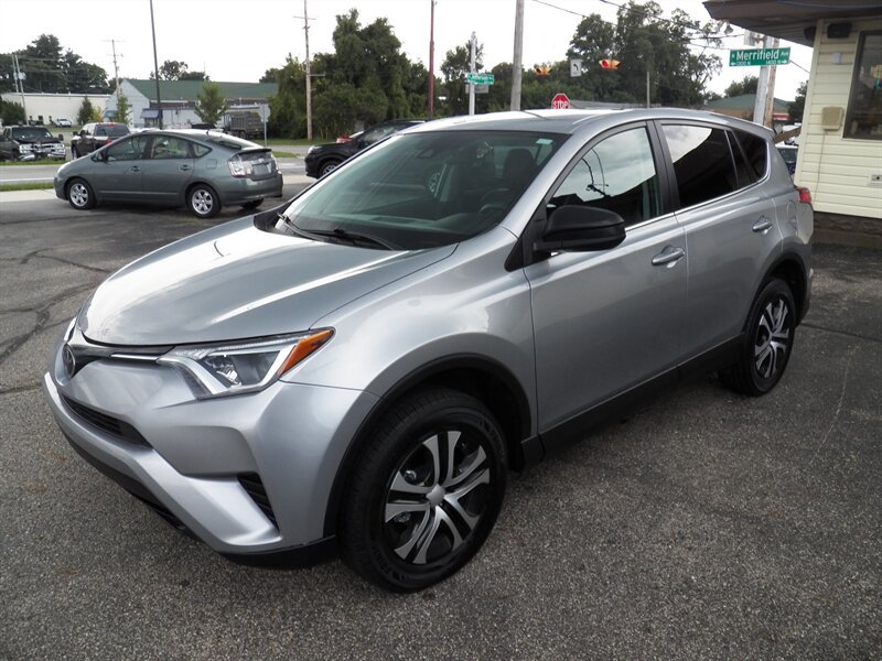2018 Toyota RAV4 LE  AWD - Photo 1 - Mishawaka, IN 46545