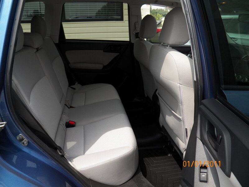 2016 Subaru Forester 2.5i Premium AWD - Photo 10 - Mishawaka, IN 46545