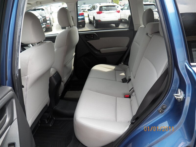 2016 Subaru Forester 2.5i Premium AWD - Photo 8 - Mishawaka, IN 46545