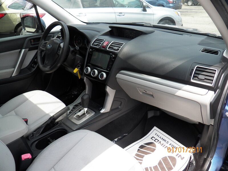 2016 Subaru Forester 2.5i Premium AWD - Photo 12 - Mishawaka, IN 46545