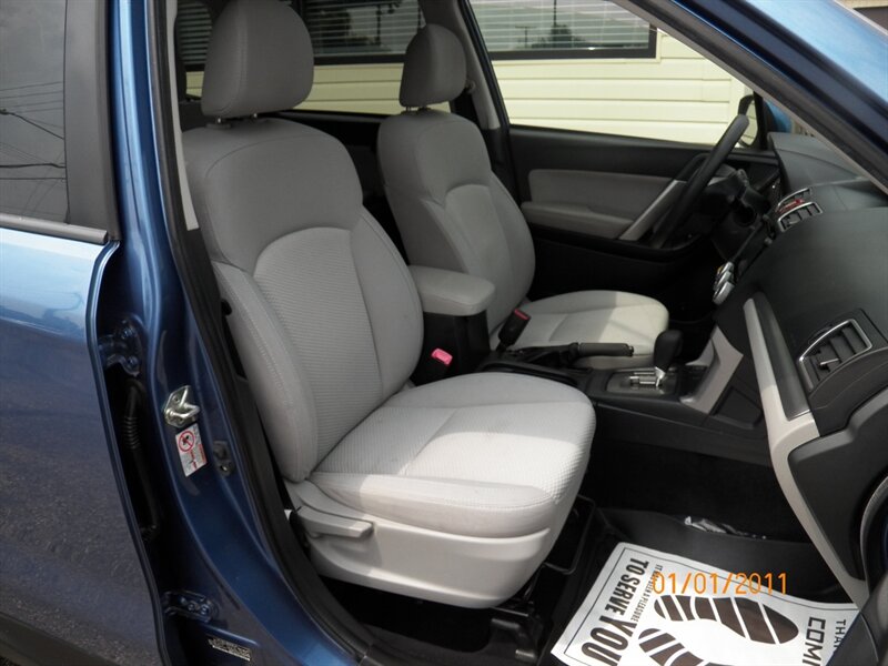 2016 Subaru Forester 2.5i Premium AWD - Photo 11 - Mishawaka, IN 46545