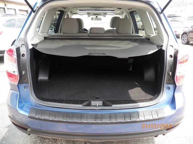 2016 Subaru Forester 2.5i Premium AWD - Photo 9 - Mishawaka, IN 46545