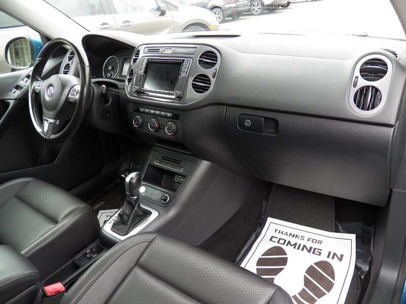 2017 Volkswagen Tiguan 2.0T Wolfsburg Edition 4M AWD - Photo 13 - Mishawaka, IN 46545