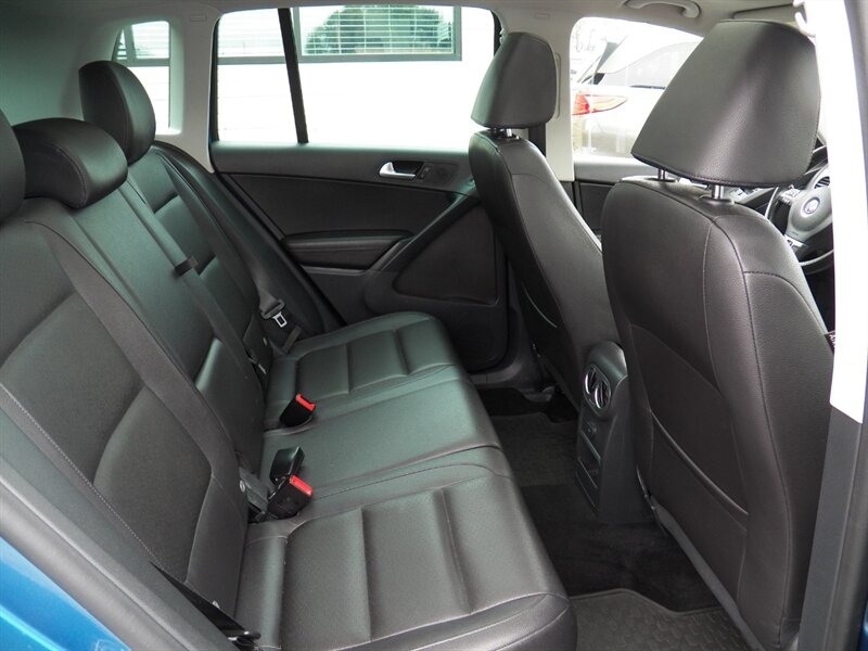 2017 Volkswagen Tiguan 2.0T Wolfsburg Edition 4M AWD - Photo 10 - Mishawaka, IN 46545