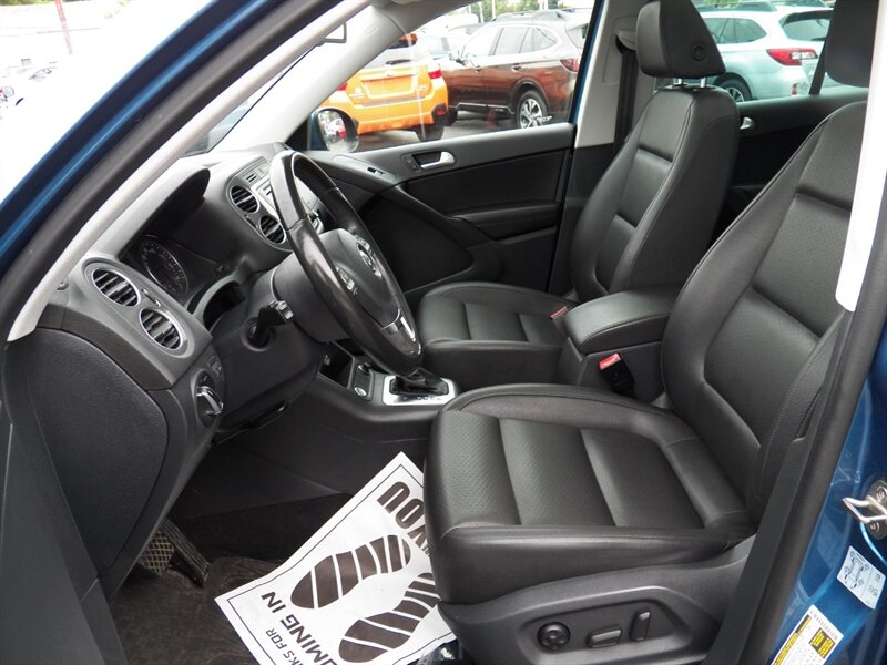 2017 Volkswagen Tiguan 2.0T Wolfsburg Edition 4M AWD - Photo 6 - Mishawaka, IN 46545