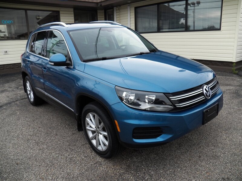 2017 Volkswagen Tiguan 2.0T Wolfsburg Edition 4M  AWD - Photo 1 - Mishawaka, IN 46545