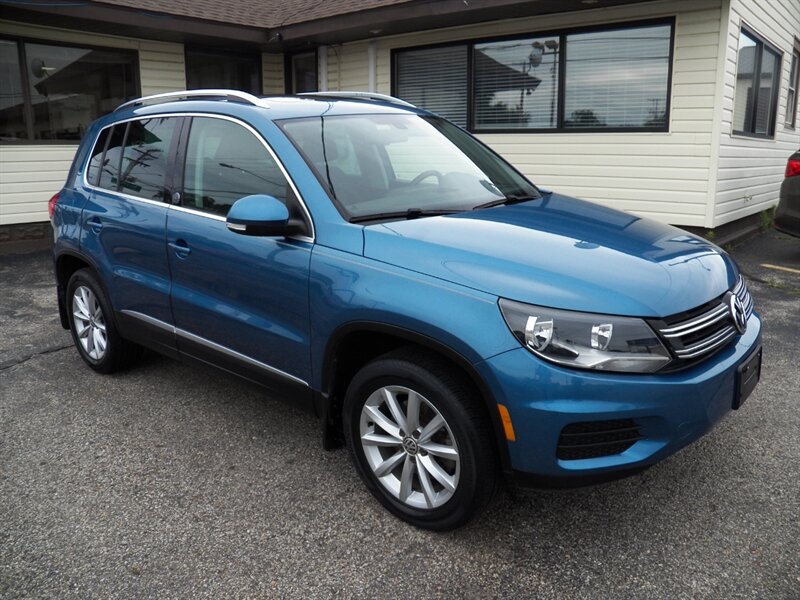 2017 Volkswagen Tiguan 2.0T Wolfsburg Edition 4M AWD - Photo 2 - Mishawaka, IN 46545