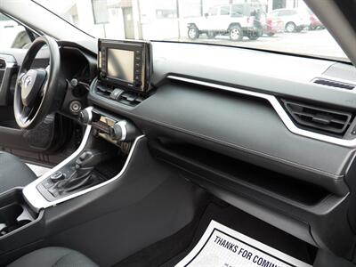 2020 Toyota RAV4 Hybrid LE  AWD - Photo 15 - Mishawaka, IN 46545