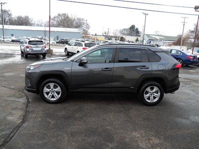 2020 Toyota RAV4 Hybrid LE  AWD - Photo 6 - Mishawaka, IN 46545