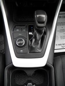 2020 Toyota RAV4 Hybrid LE  AWD - Photo 21 - Mishawaka, IN 46545